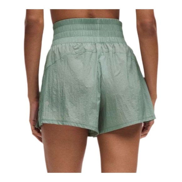 Lululemon Lightweight Super-High-Rise Training Shorts EUC Size 2 - Picture 2 of 7